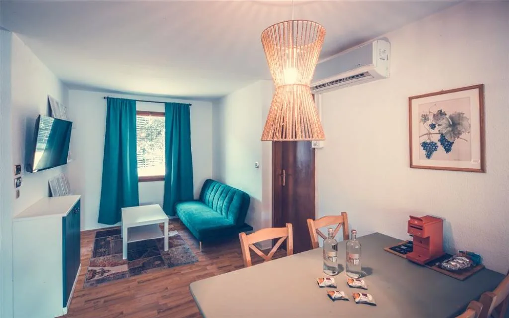 Camera Bungalows